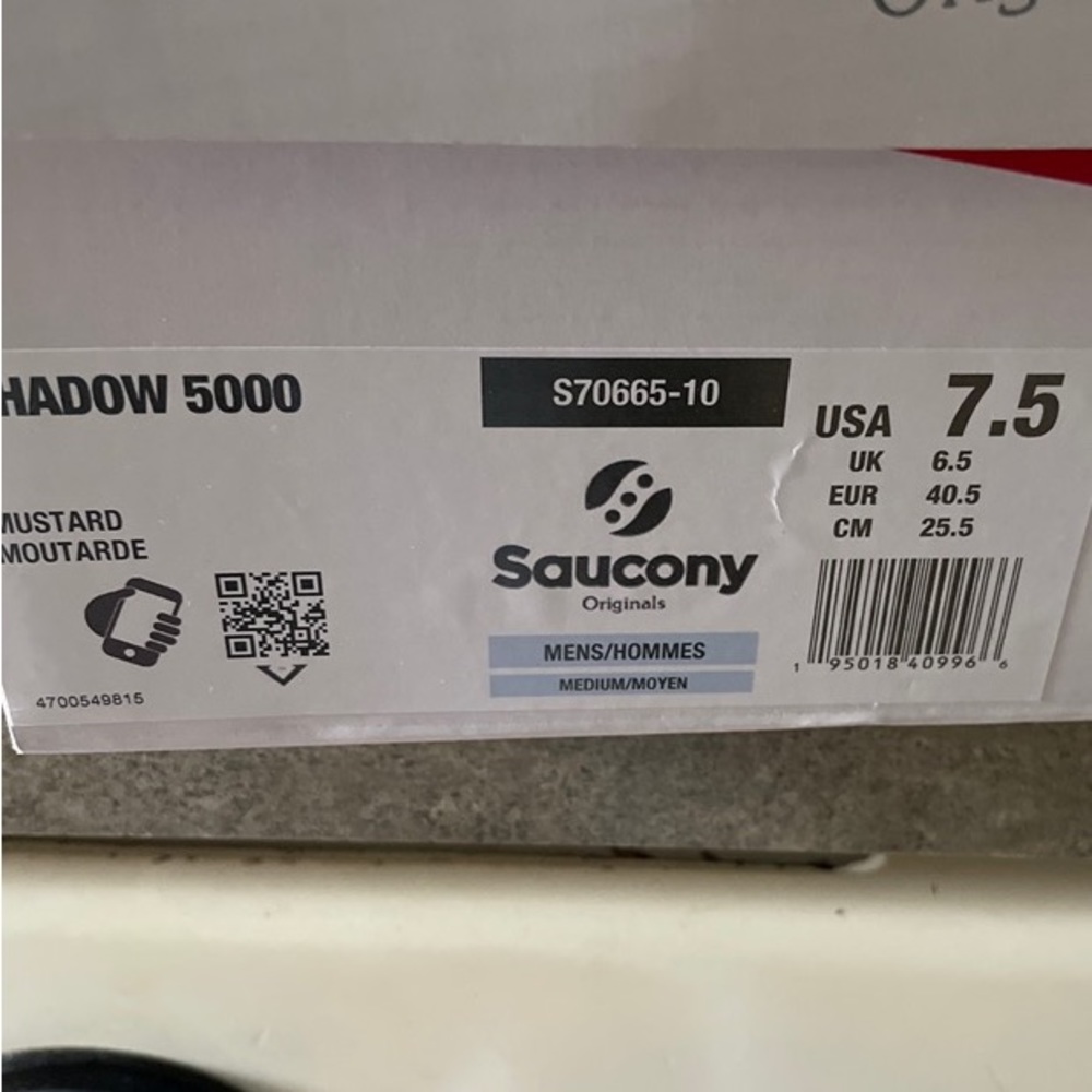 BRAND NEW IN BOX new balance shoes